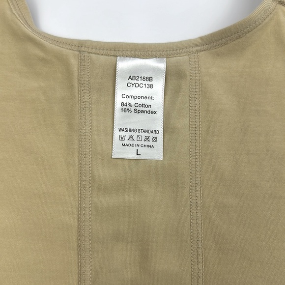 Sports Bra. Zip Front. White. Worn once. 
LG Tan-Beige. Measurements in photos. - Picture 4 of 6